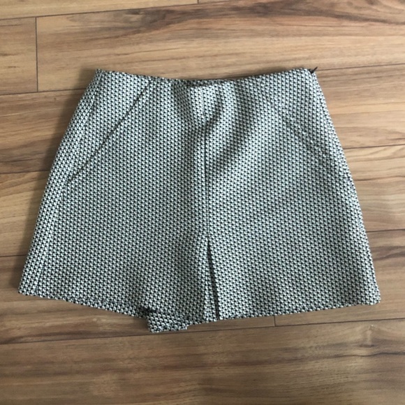 ZARA print shorts in XS NWT - Picture 1 of 4